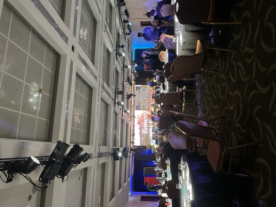 Roi speaking at the Enoyage event